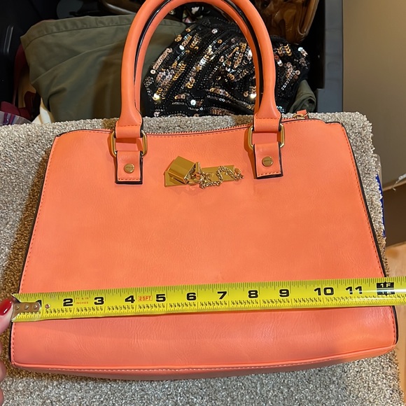 Coral Pocketbook with an attachable strap to make a shoulder bag - Picture 7 of 9